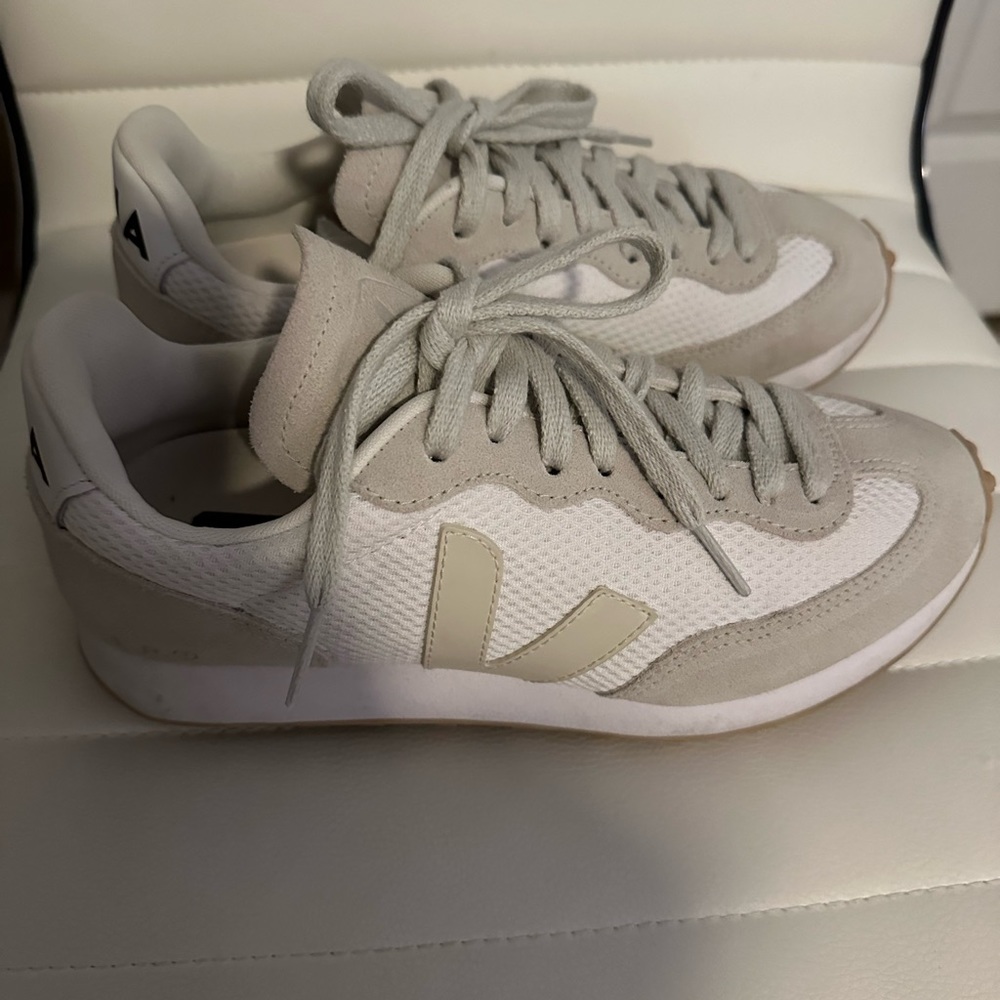 VEJA Rio Branco Size 37 (US Size 6) - Picture 2 of 7